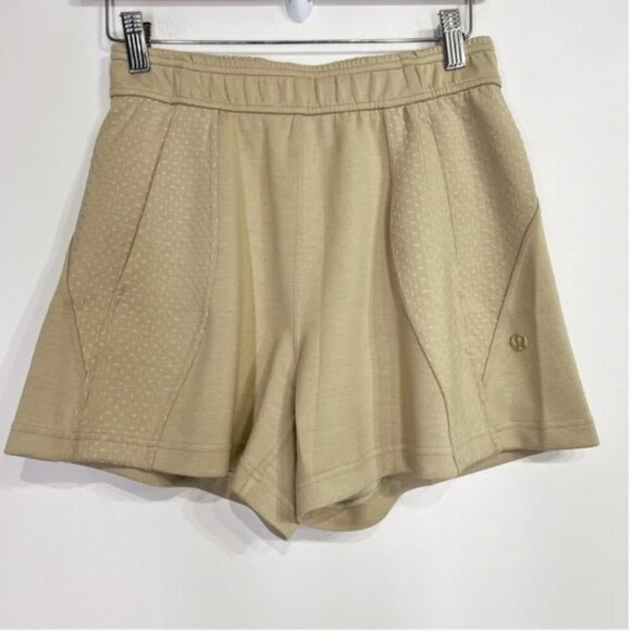 Lululemon NWT Embossed Panel High-Rise Short 4" Trench - Picture 5 of 14